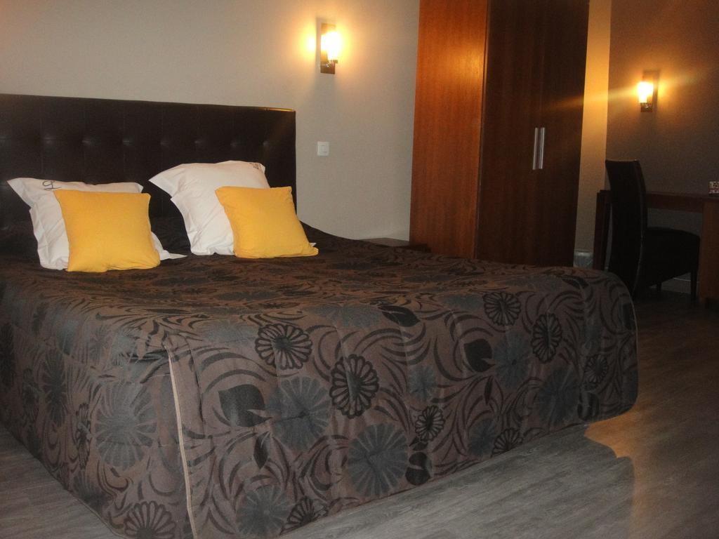 Hotel L' Ecu 몽바르 객실 사진